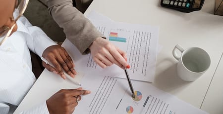 A Psychologist recommending statistical test to use to a student for their assignment.